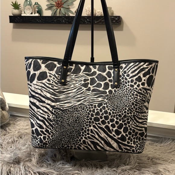 NWT Michael Kors Black and White Signature Animal Print Patterned Tote - Picture 5 of 8